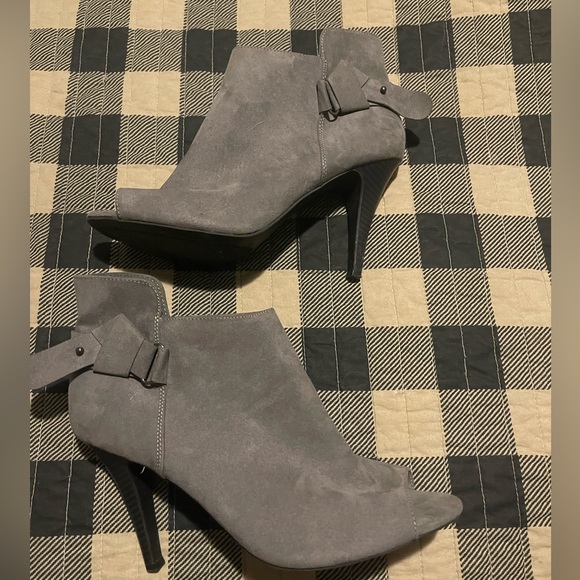 High heeled booties - Picture 1 of 2